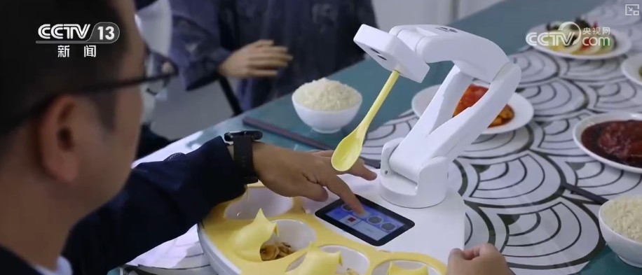 务”催生多样“智”享养老消费新场景新葡京银发经济活力涌动 “科技+服(图2)