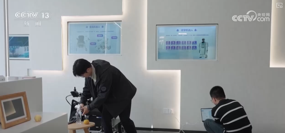 务”催生多样“智”享养老消费新场景新葡京银发经济活力涌动 “科技+服(图3)